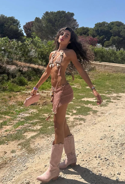 Camila R