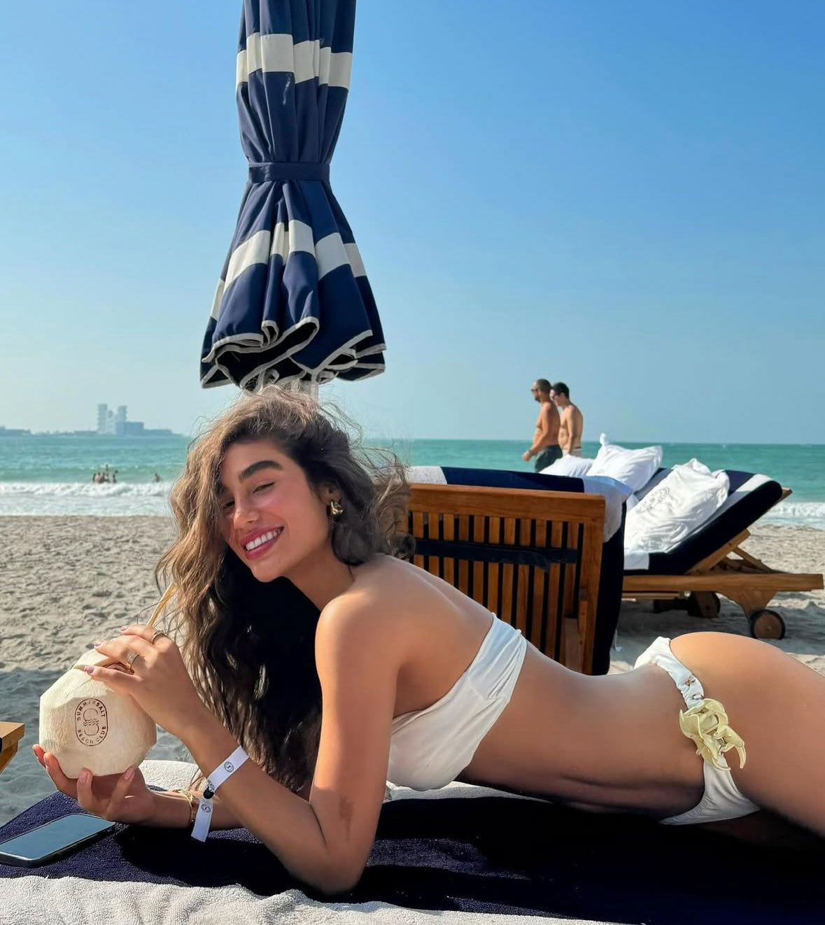 Camila R