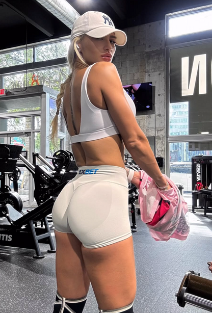 Mia