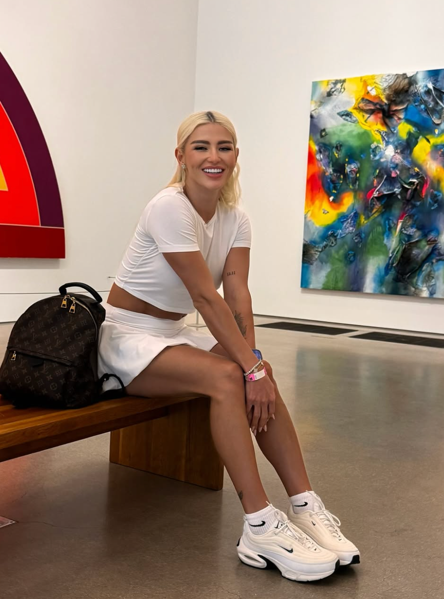 Mia