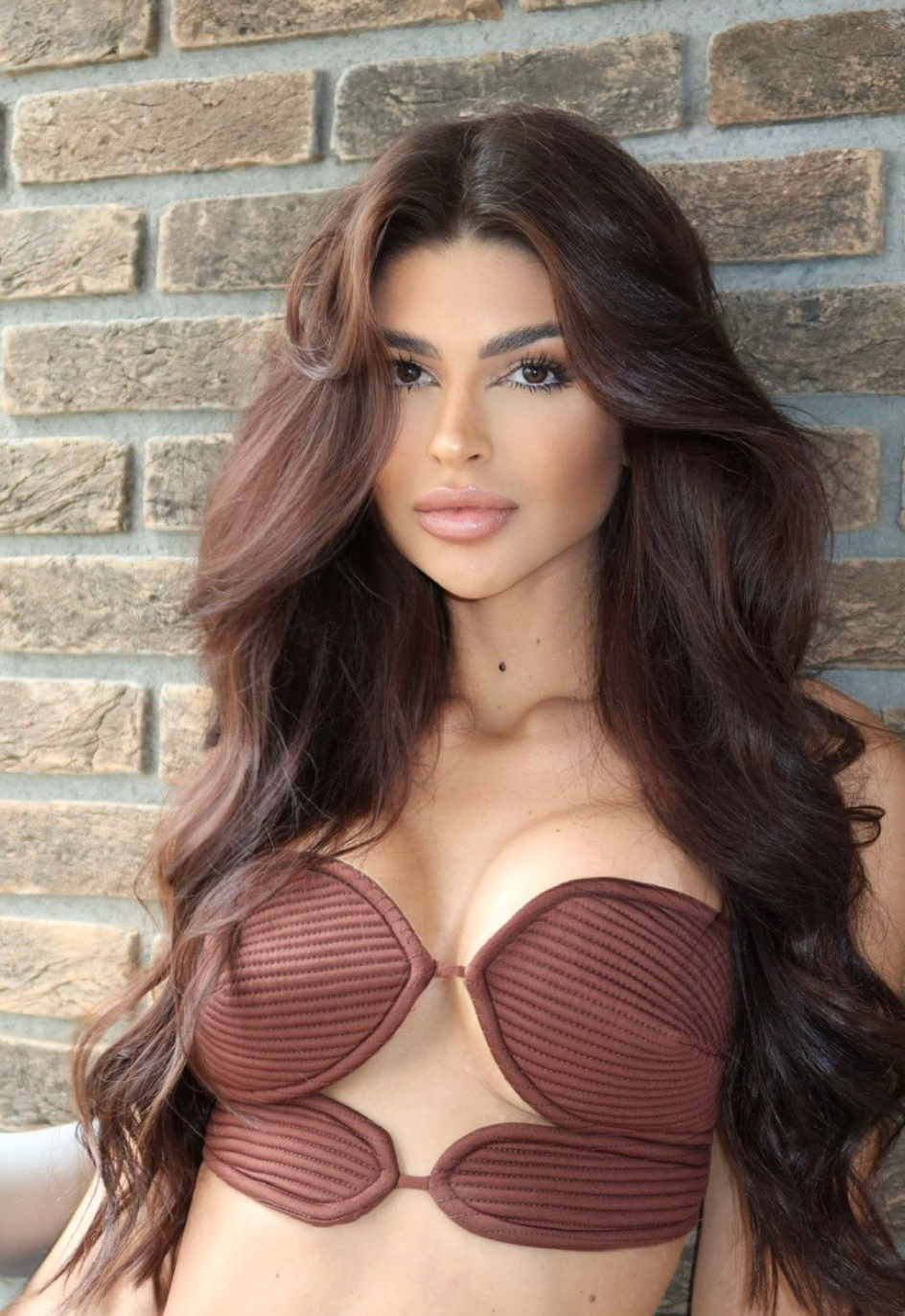 Andressa B